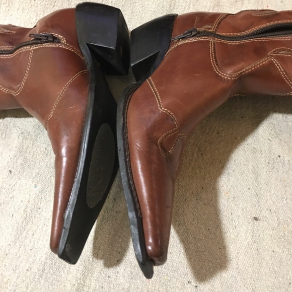 Boots - Picture 3 of 5